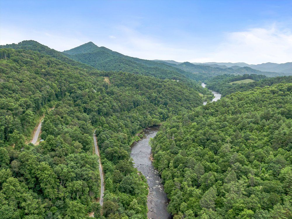 Majors Estate: 1610 Perth Rd, Clyde, NC 28721